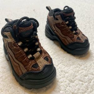 Toddler boots size 3 , worn a couple times